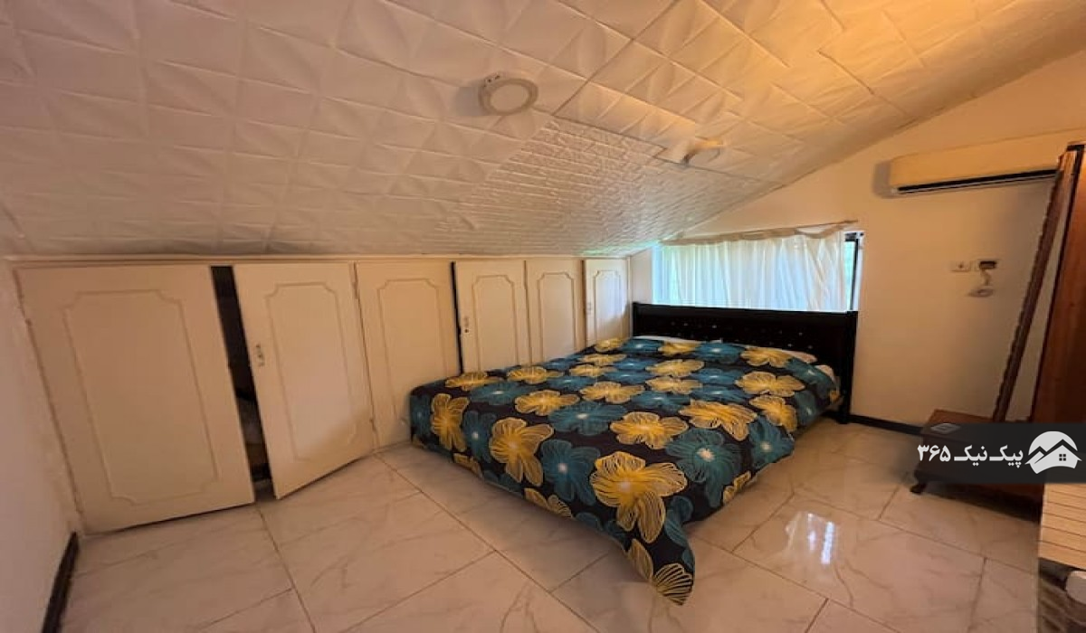 اتاق خواب طبقه بالا در ویلای دوبلکس دریاکنار