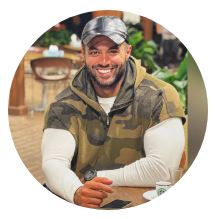 تصویر مالک اقامتگاه استخردار شیک ساحلی فریدونکنار